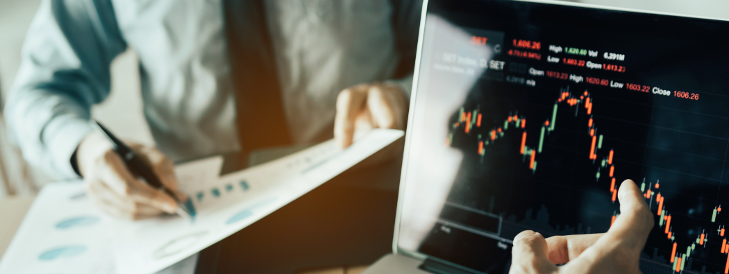 Dollar sinks back near to cycle lows on quiet trade news